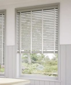 Rèm gỗ cửa sổ màu trắng sang trọng